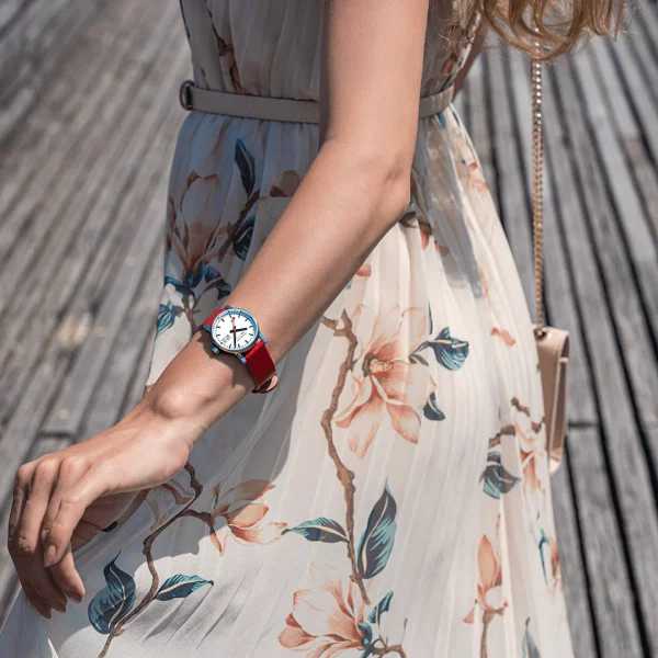 Mondaine Evo2 30mm bracelet rouge vegan – Image 3